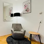 Stylish Naehe Hbf-tiefgarage-lift Apartmán