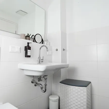 Stylish Naehe Hbf-tiefgarage-lift