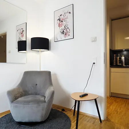 Stylish Naehe Hbf-tiefgarage-lift Lägenhet Hannover