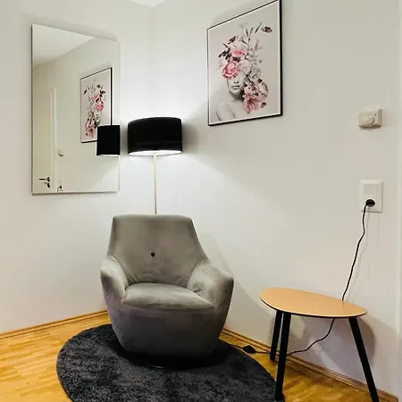 Stylish Naehe Hbf-tiefgarage-lift Appartement